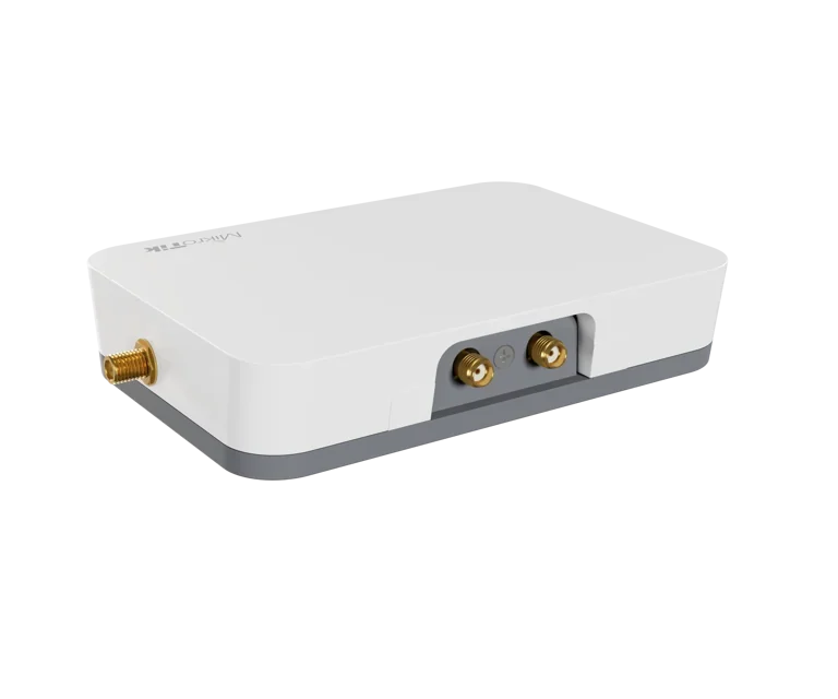 MikroTik KNOT LR8G kit — RB924iR-2nD-BT5&BG770A&R11e-LR8G product reference image
