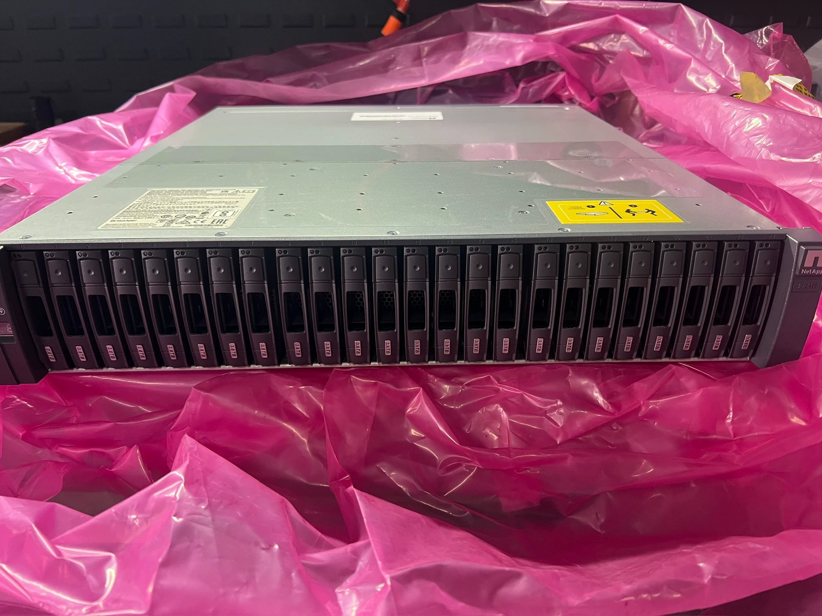 DS224C front view. Supplied configuration: 24 × 3.84TB SSDs.