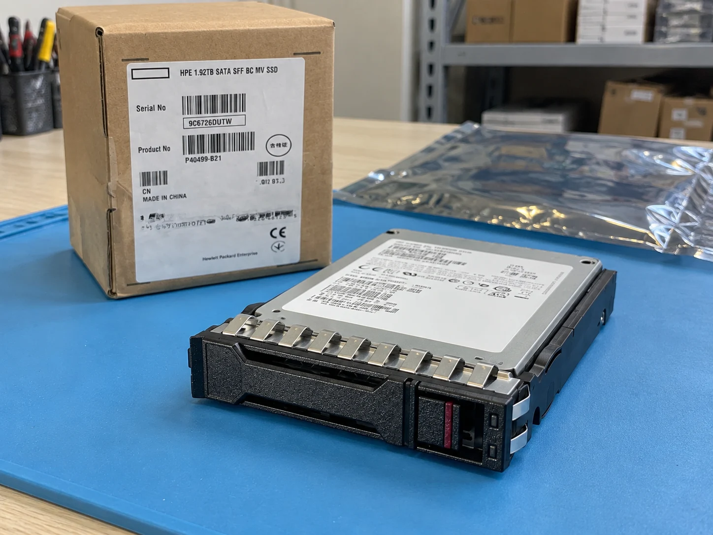 HPE P40499-B21 1.92TB SATA SFF BC read intensive SSD — Illustrative product photography