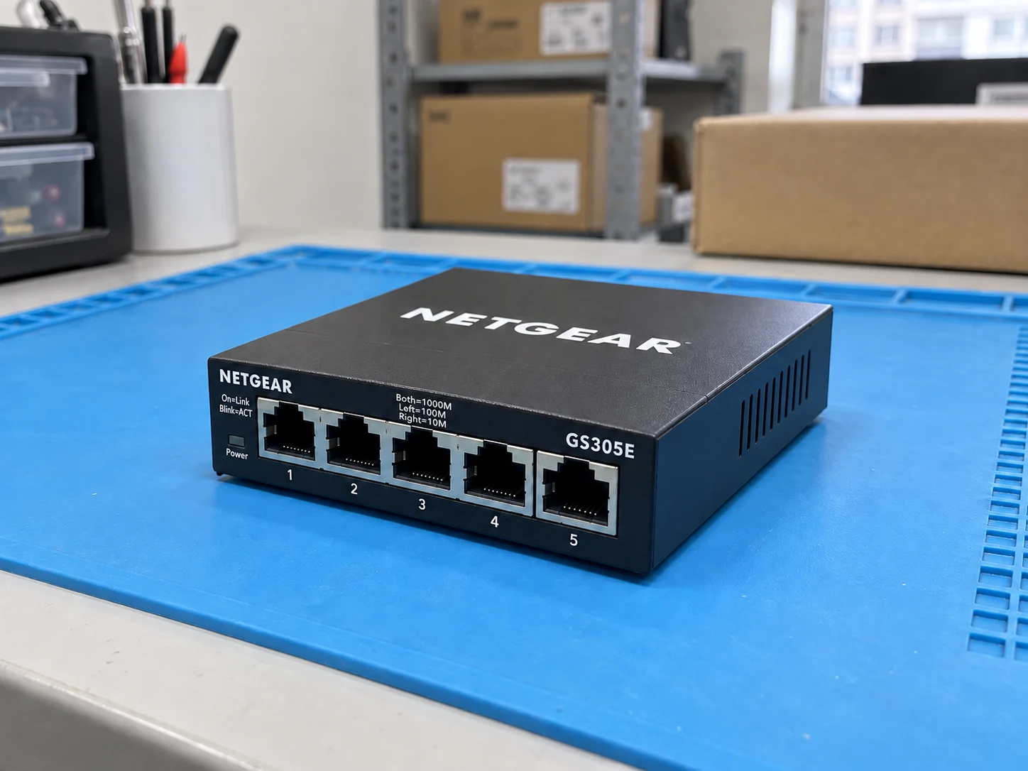 NETGEAR GS305E — GS305E-100NAS — Illustrative product photography