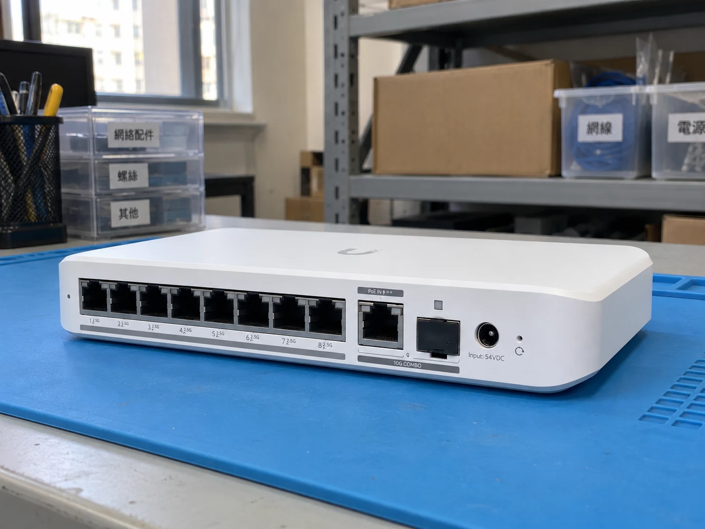 Ubiquiti USW-Flex-2.5G-8-PoE Flex 2.5G PoE — Illustrative product photography