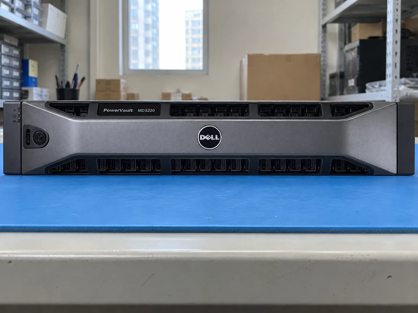 Dell PowerVault MD3220 — Illustrative product photography