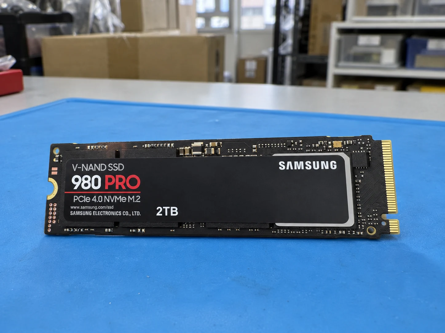 Samsung MZ-V8P2T0BW 2 TB PCI Express NVMe 4.0 x4 Solid State Drive — Illustrative product photography