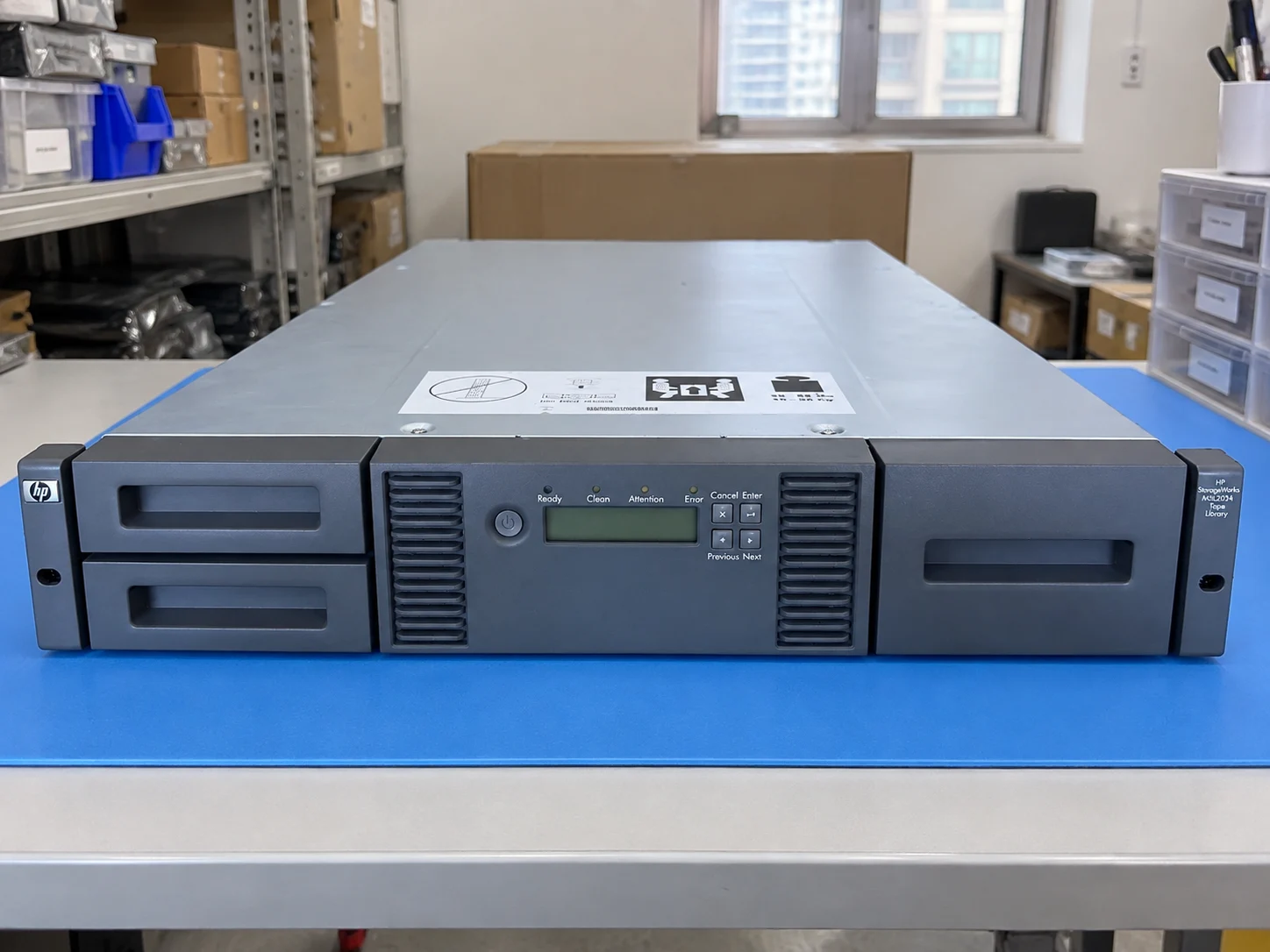 HPE StoreEver MSL2024 0-drive Tape Library — AK379A