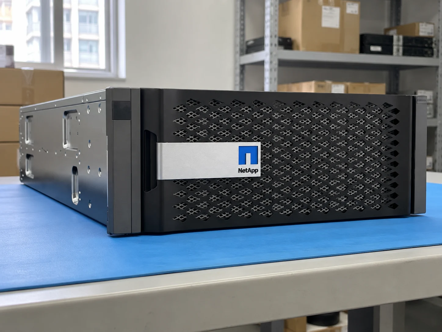 NetApp FAS8300 — Illustrative product photography