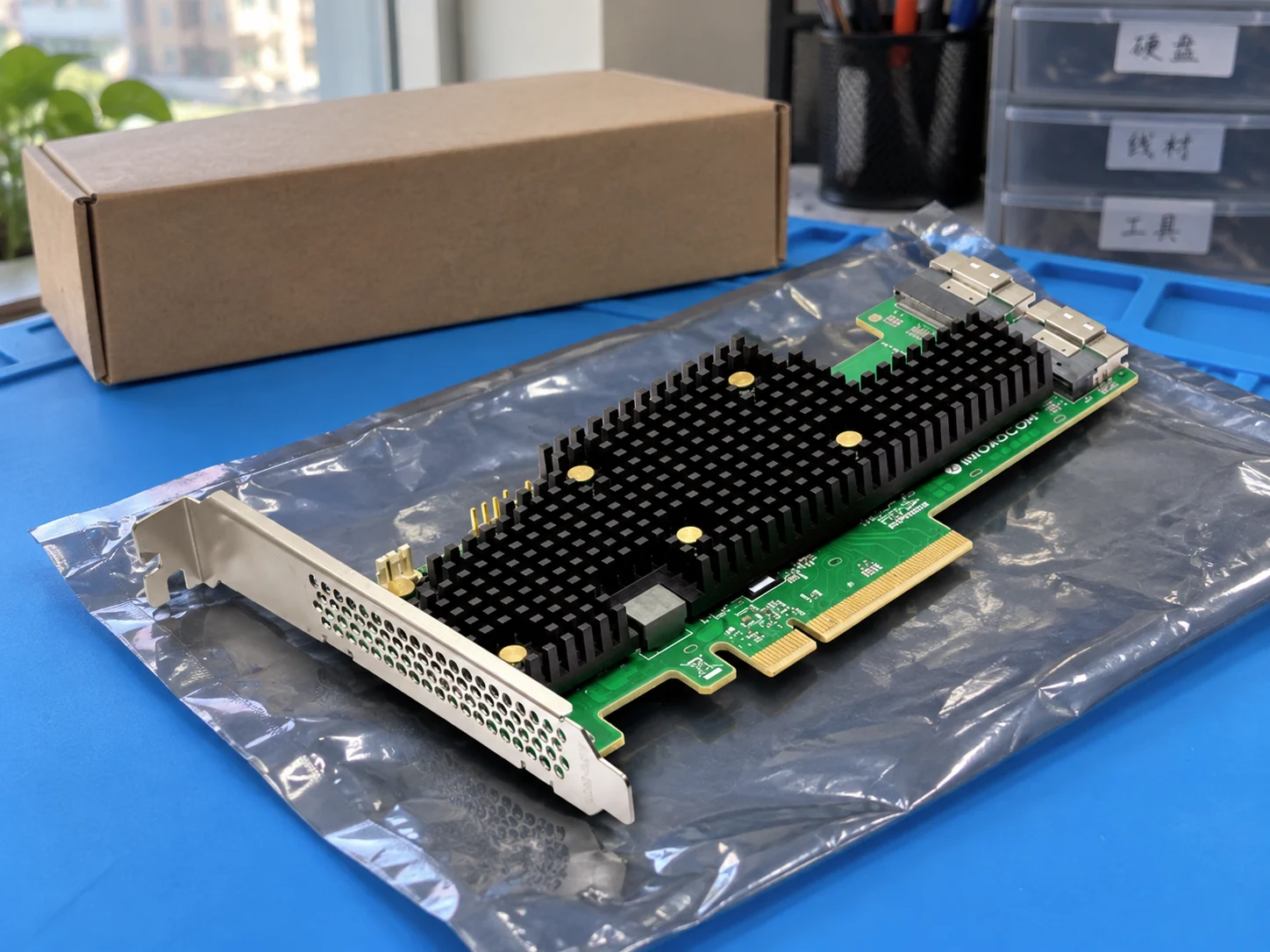 Broadcom 9600-16i Storage Host Bus Adapter (05-50111-00) — Illustrative product photography