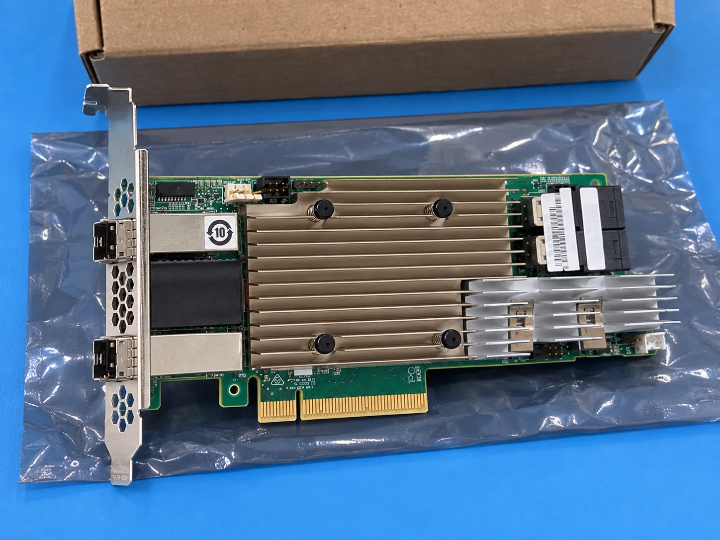 Broadcom MegaRAID 9380-8i8e (05-25716-00) — Illustrative product photography
