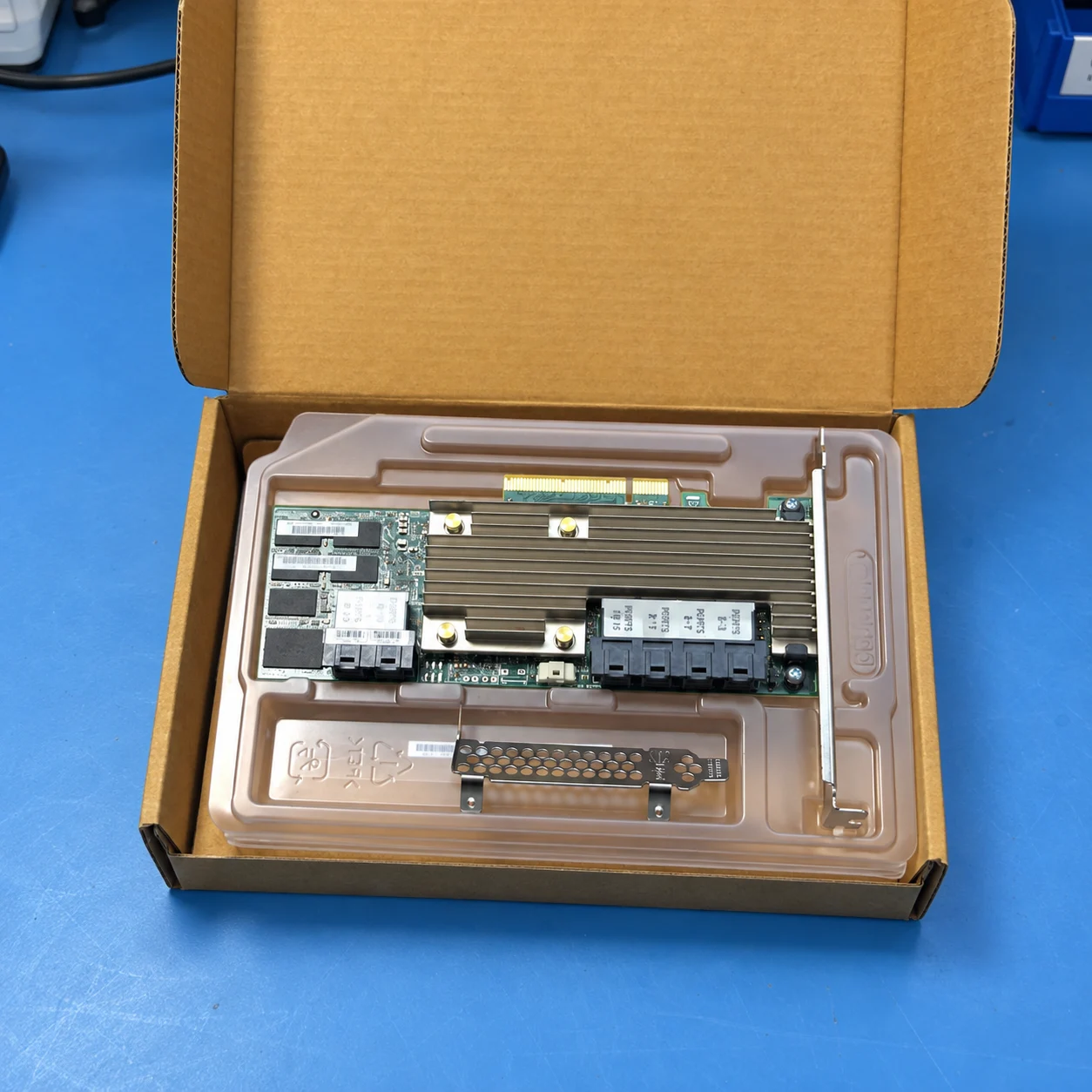 Broadcom MegaRAID 9361-24i (05-50022-00) — Illustrative product photography
