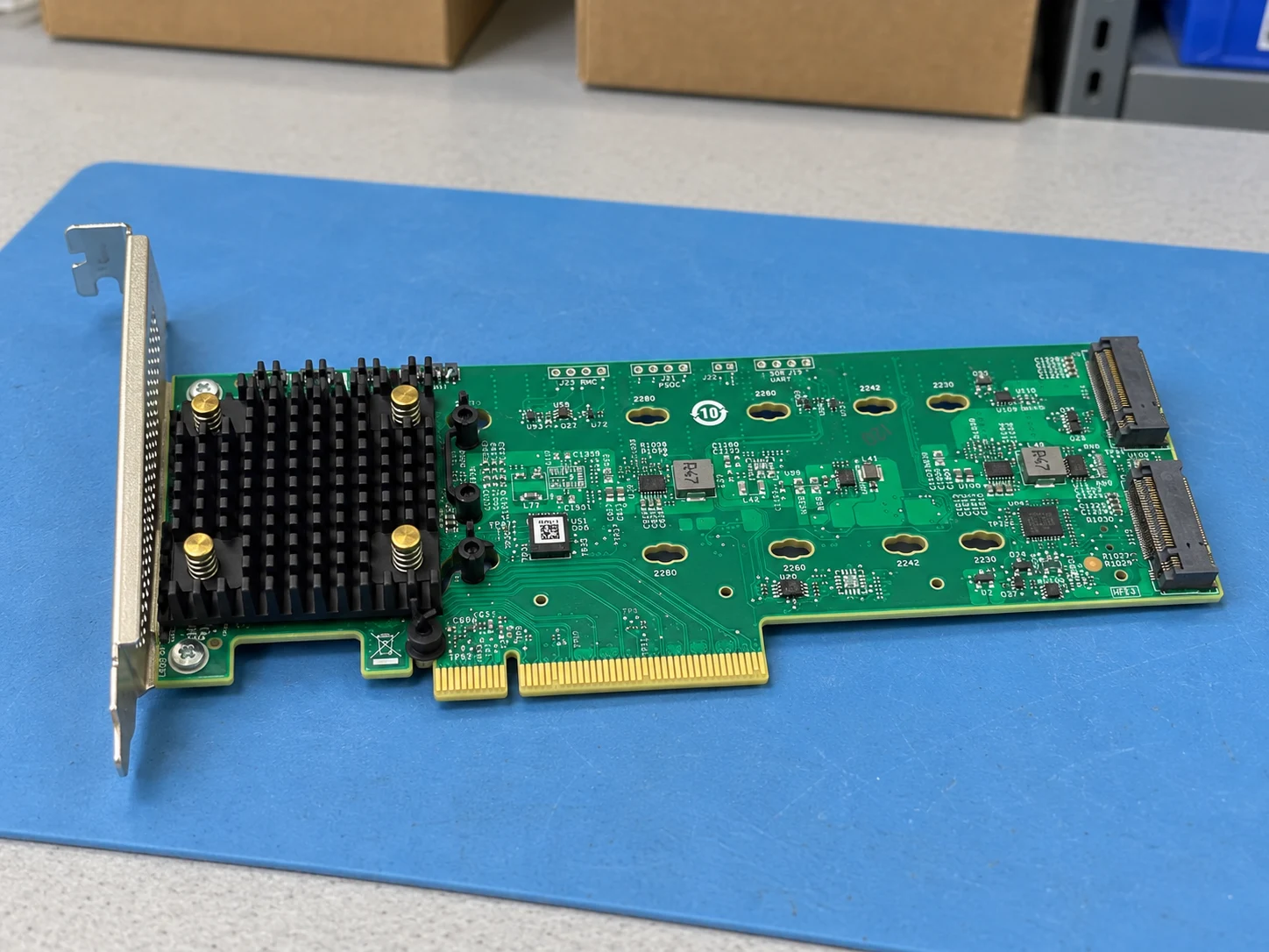 Broadcom MegaRAID 9520-2M2 (05-50148-03) — Illustrative product photography