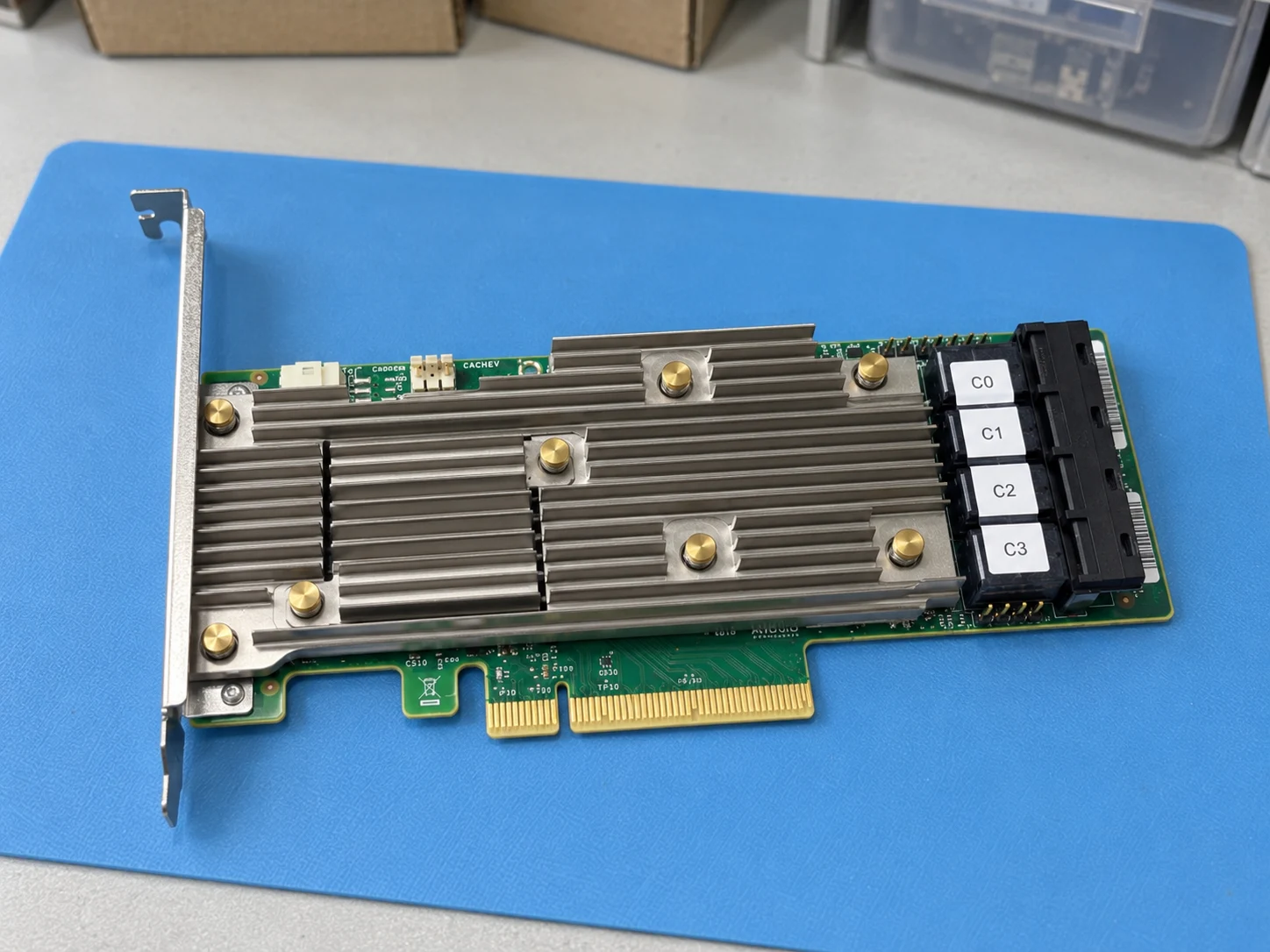 Broadcom MegaRAID 9460-16i (05-50011-00) — Illustrative product photography