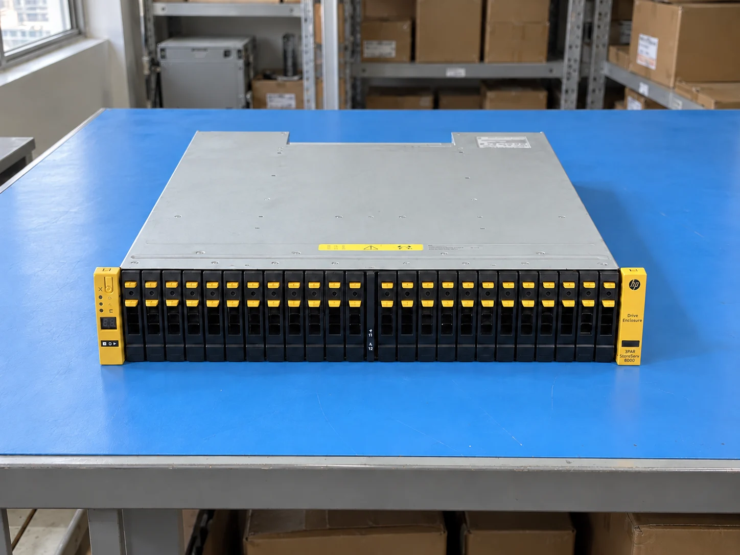HPE 3PAR StoreServ 8000 SFF(2.5IN) SAS Drive Enclosure (H6Z26A) — Illustrative product photography