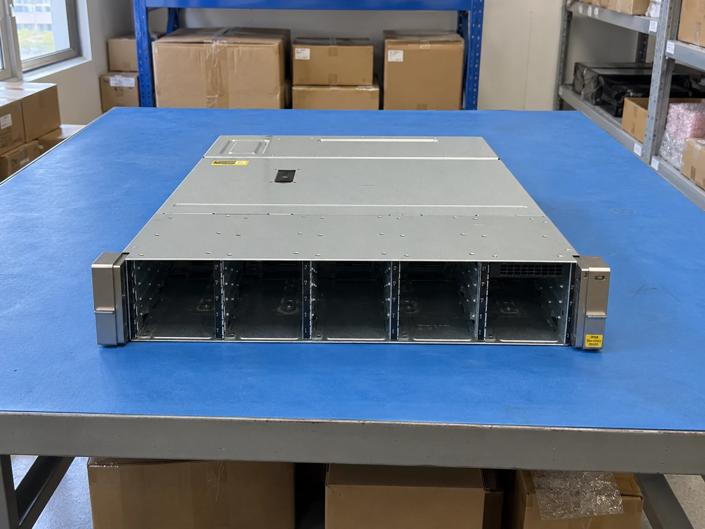 HPE 3PAR StoreServ 20000 12Gb SAS 24-Disk 2U SFF(2.5IN) Drive Enclosure (E7Y20A) — Illustrative product photography