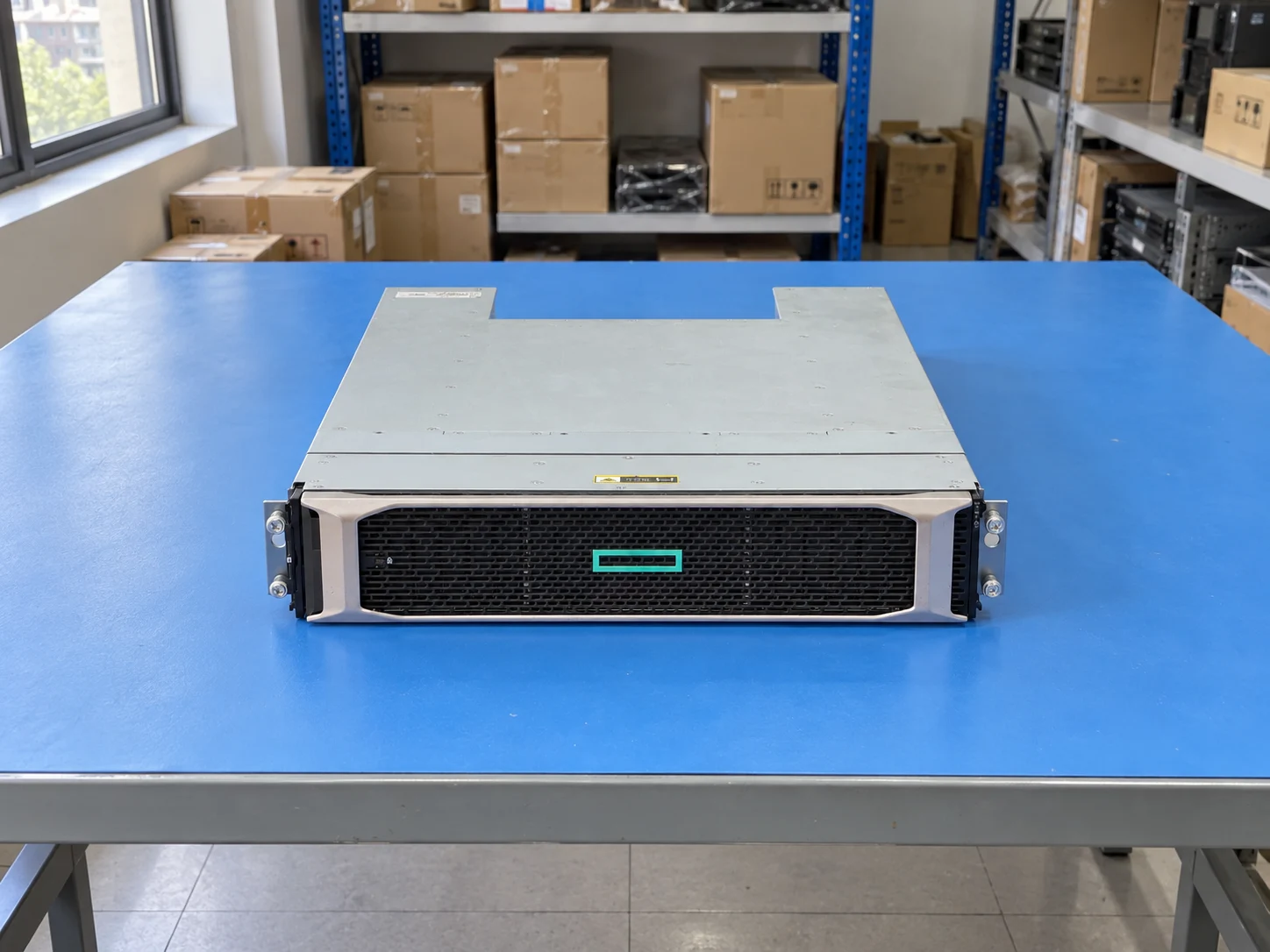 HPE Primera 600 2U 24-disk SFF Drive Enclosure (N9Z50A) — Illustrative product photography
