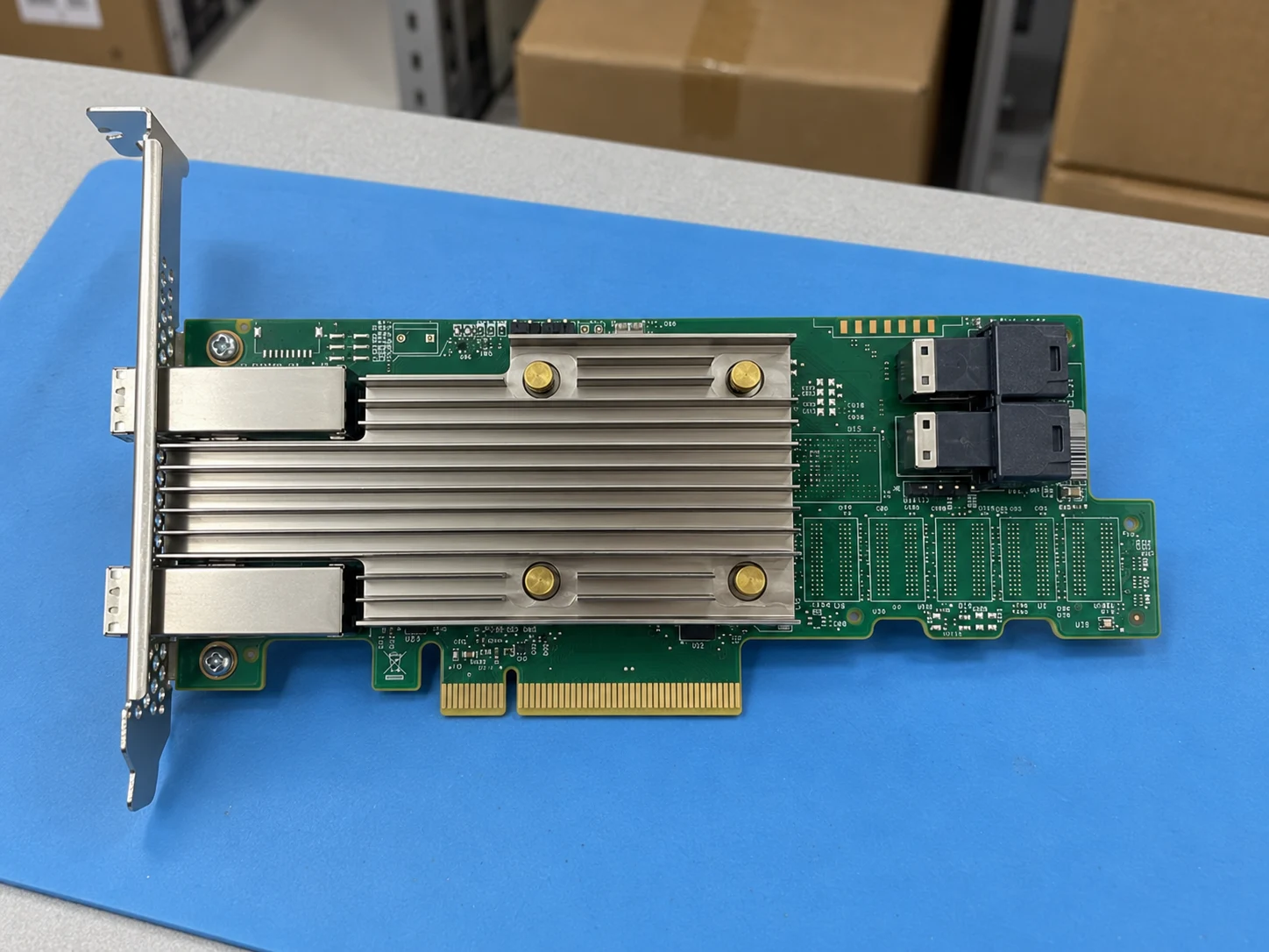 Broadcom 9400-8i8e (05-50031-02) — Illustrative product photography