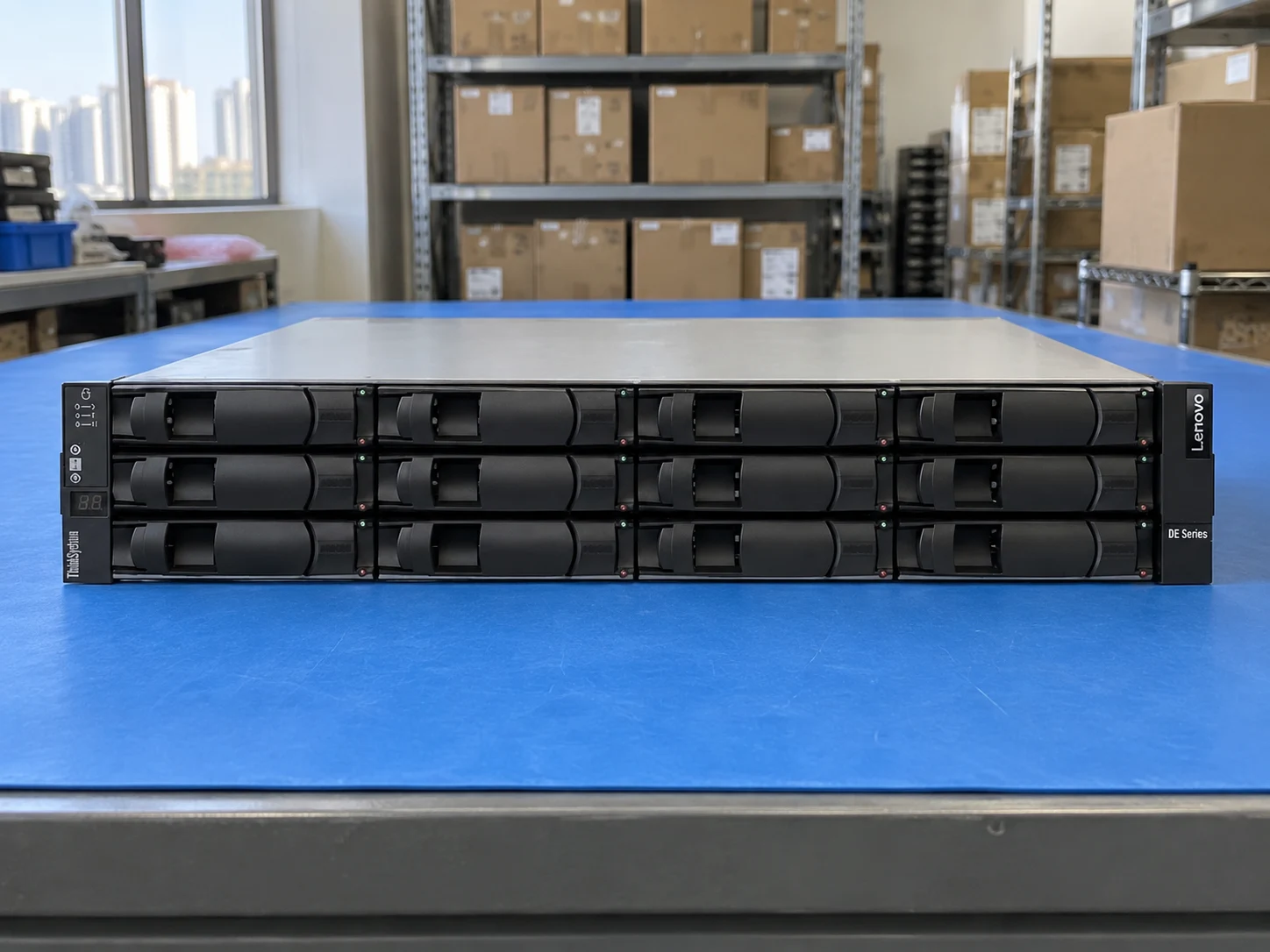 Lenovo ThinkSystem DE120S — Illustrative product photography