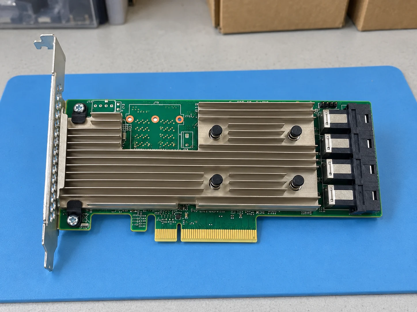 Broadcom 9305-16i (05-25703-00) — Illustrative product photography