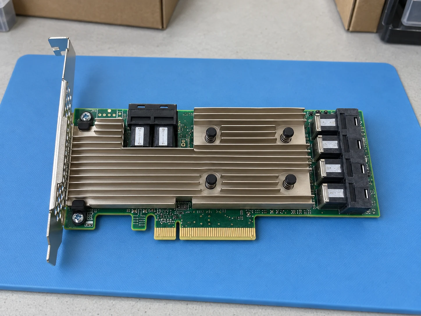 Broadcom 9305-24i (05-25699-00) — Illustrative product photography