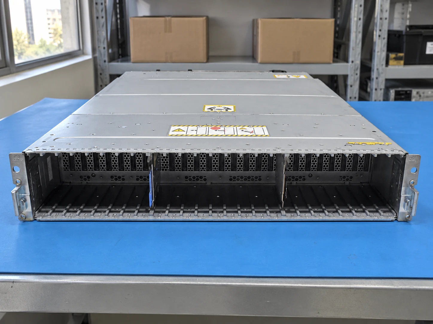 Dell Unity 400 Hybrid Storage Arrays — Illustrative product photography