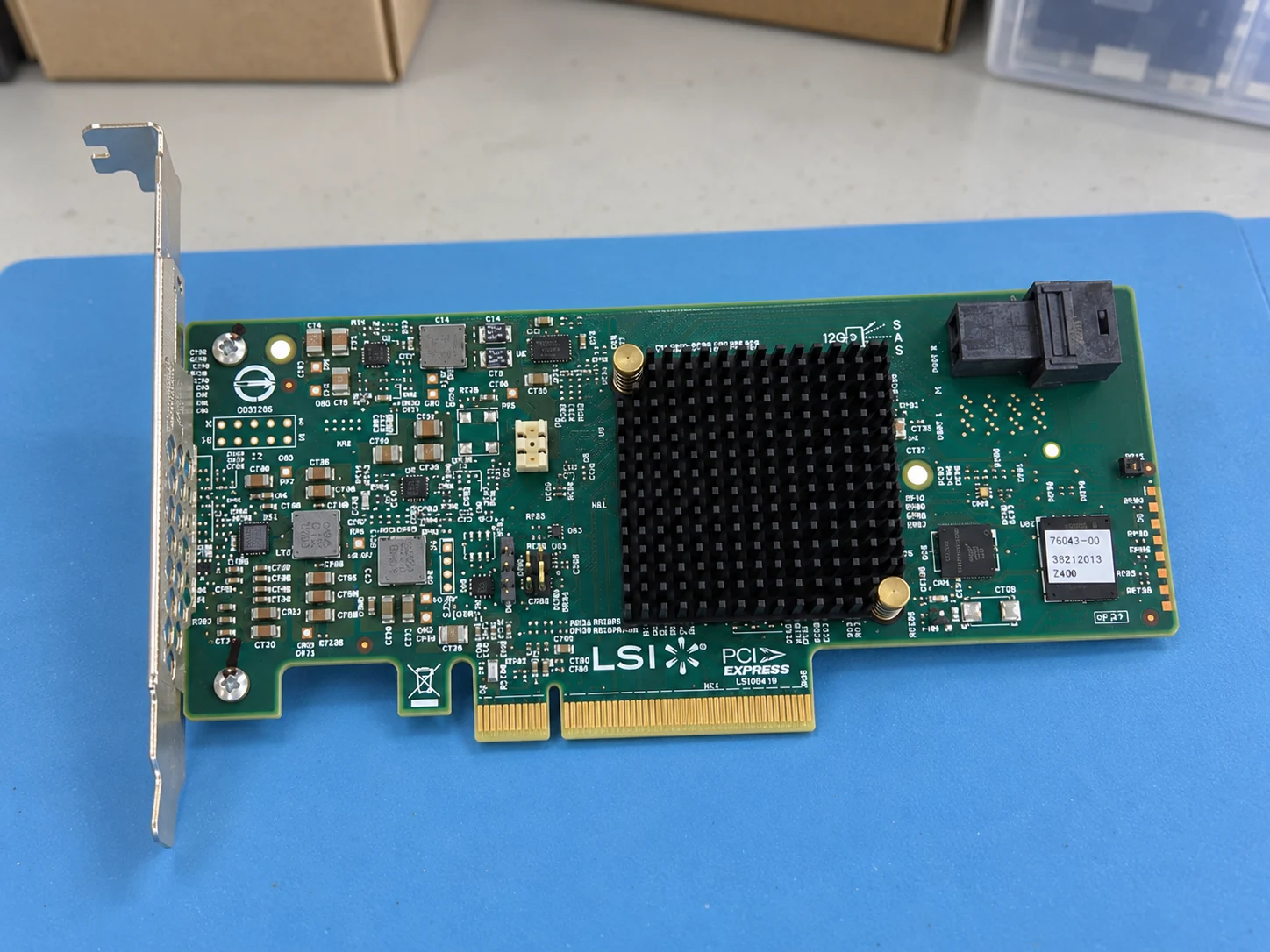 Broadcom 9341-4i (LSI00419) — Illustrative product photography