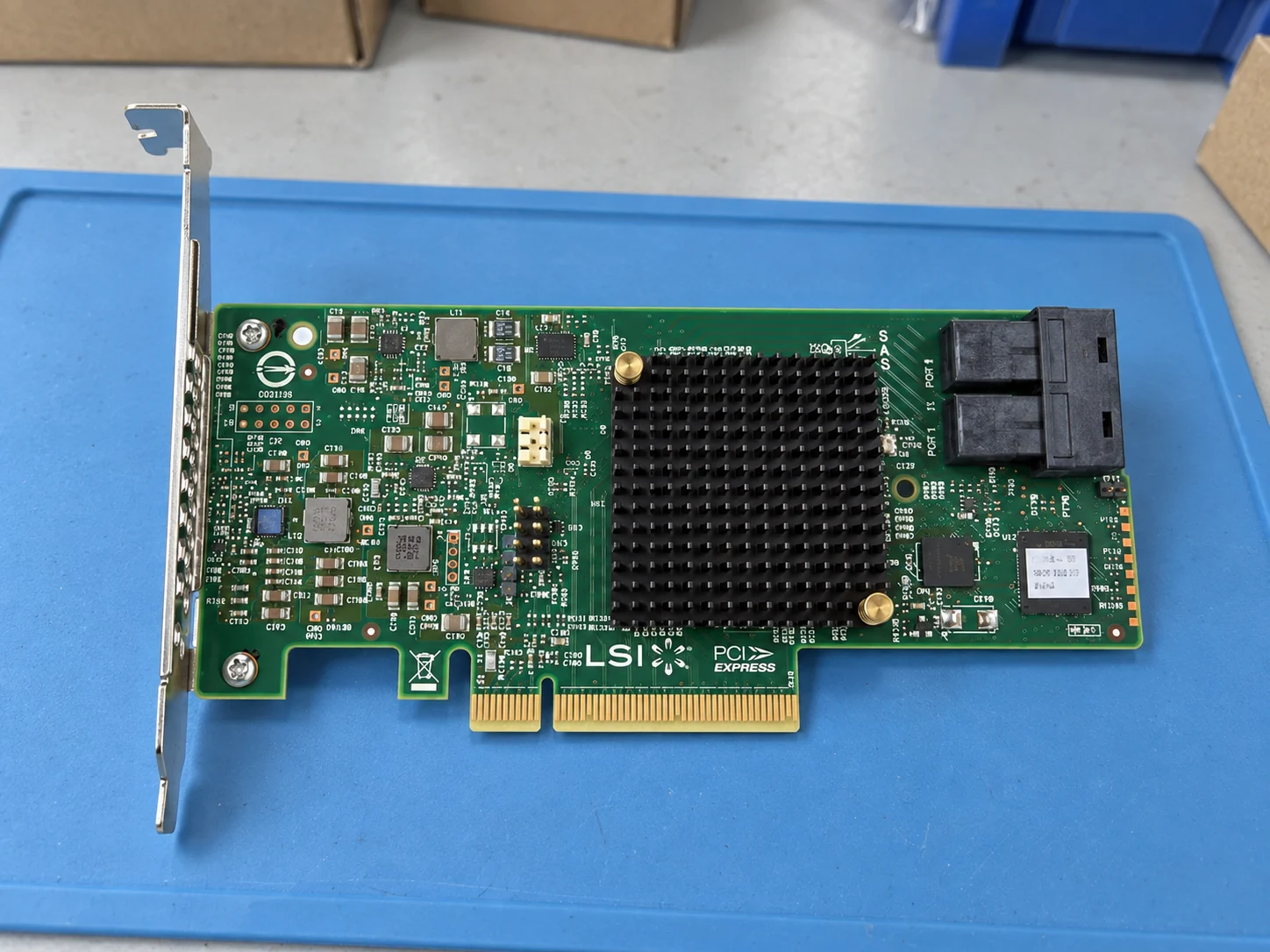 Broadcom 9341-8i (LSI00407) — Illustrative product photography