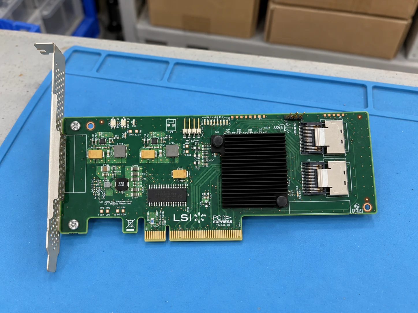 Broadcom 9211-8i (LSI00194) — Illustrative product photography