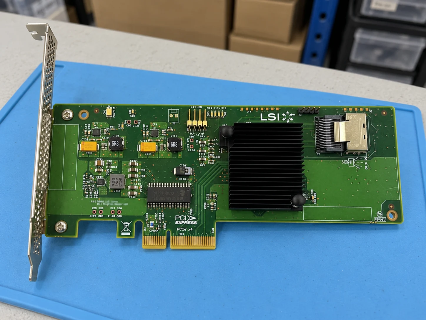 Broadcom 9211-4i (LSI00190) — Illustrative product photography
