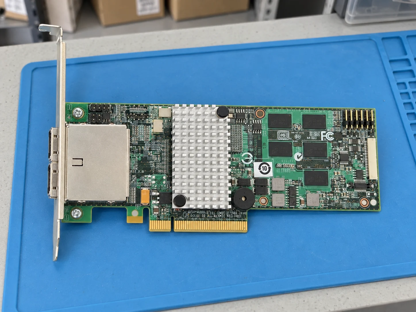 Broadcom LSI MegaRAID SAS 9280-8e (LSI00205) — Illustrative product photography