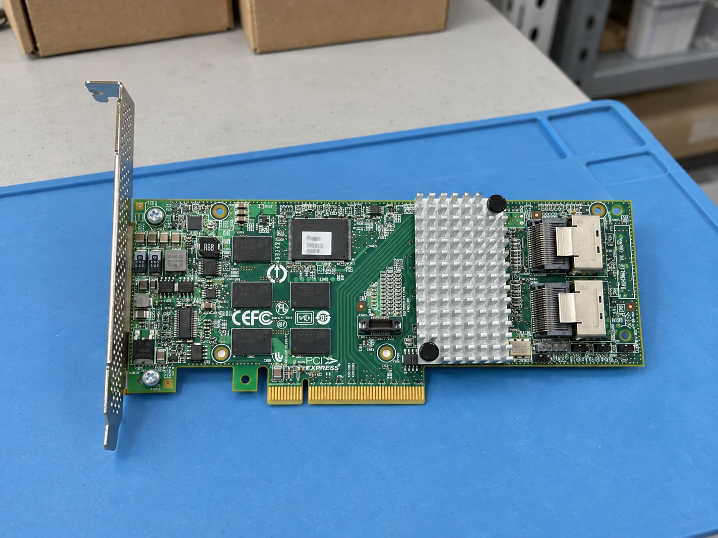 Broadcom LSI MegaRAID SAS 9261-8i (LSI00212) — Illustrative product photography