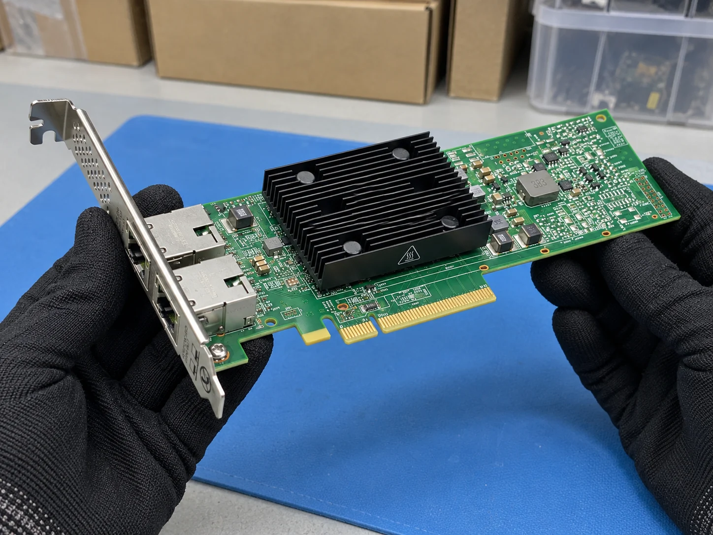 Broadcom P210TP Ethernet adapter (BCM957416A4160C) — Illustrative product photography