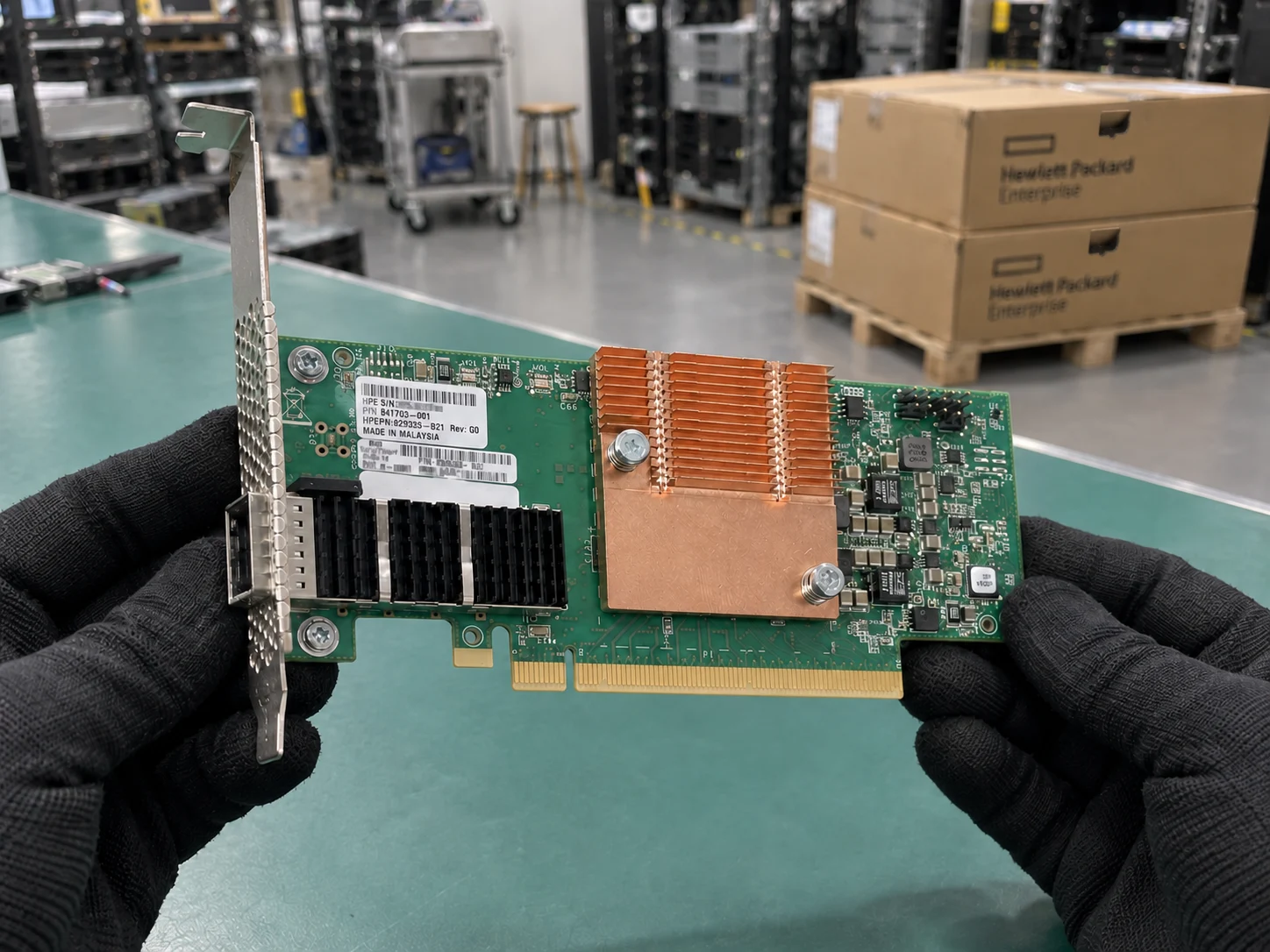 HPE 100Gb 1-port OP101 QSFP28 x16 PCIe Gen3 with Intel Omni-Path Architecture Adapter — 829335-B21 — Illustrative product photography