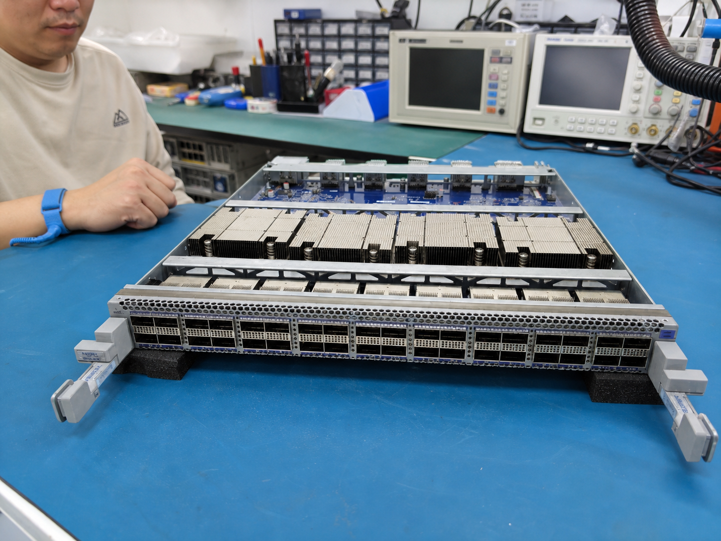 Arista DCS-7500R3-36CQ-LC exact-model product photograph