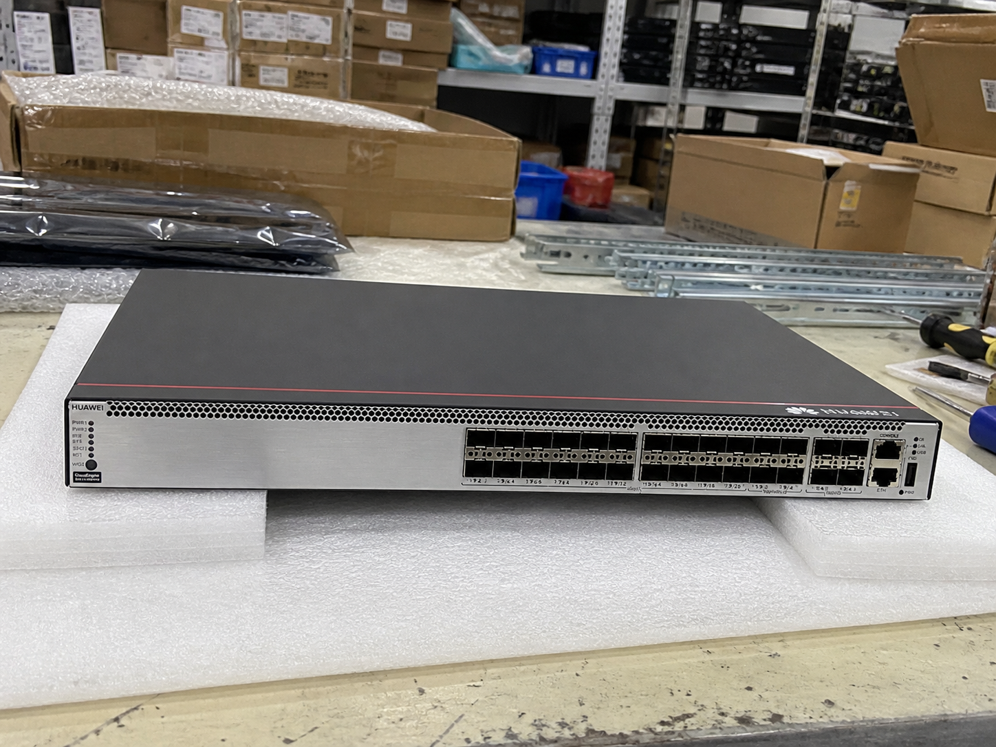 Huawei CloudEngine S5731-H24HB4XZ 02354QXD — product illustration