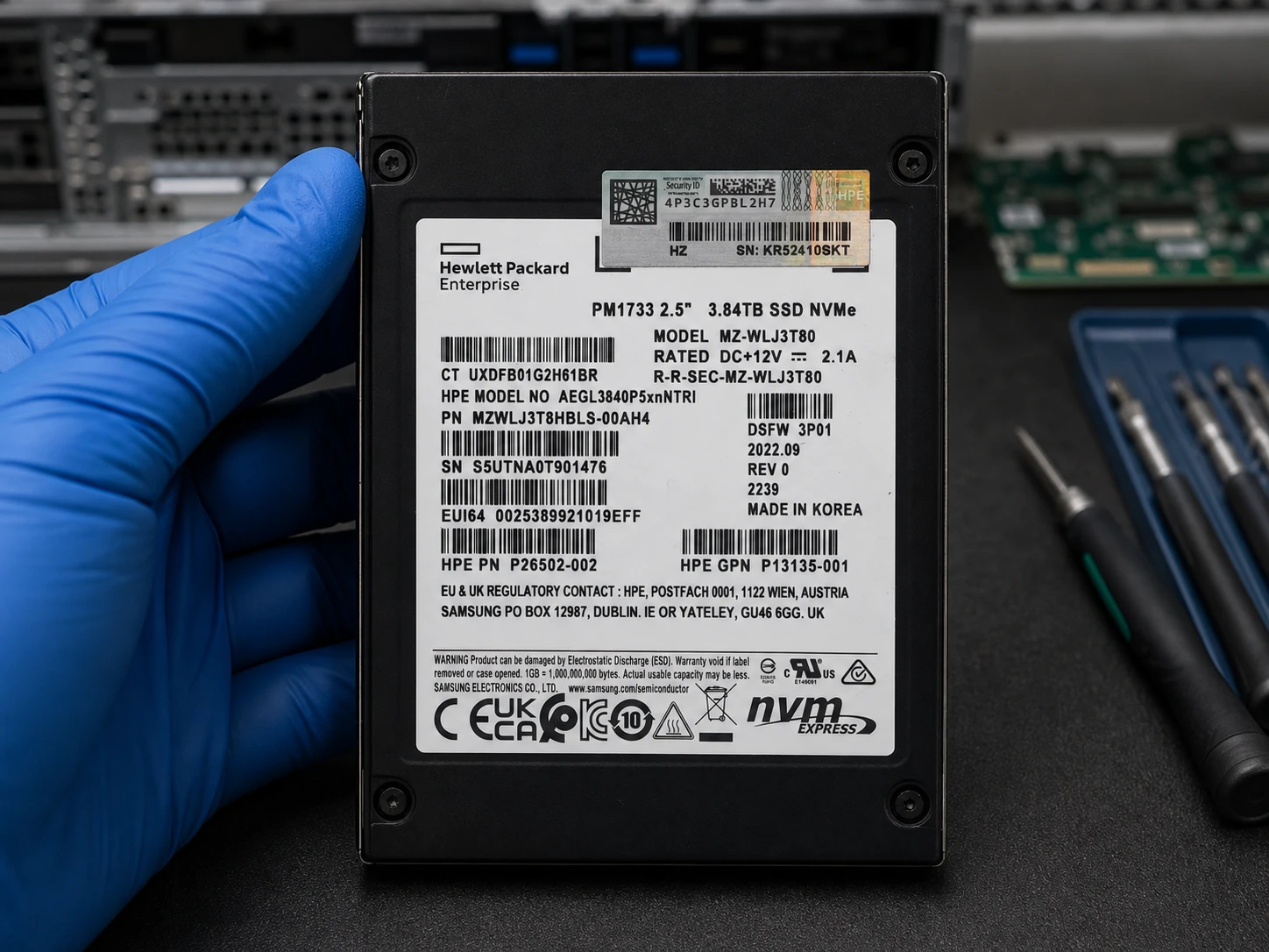 HPE PM1733 P26502-002 3.84TB — product illustration