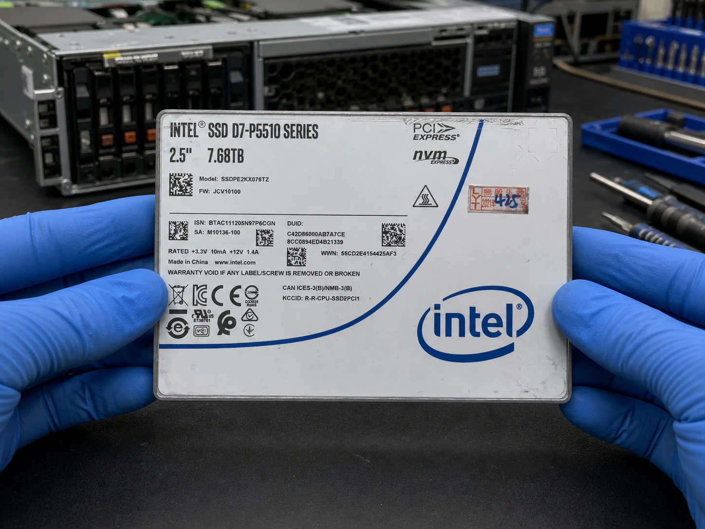 Solidigm P5510 7.68TB NVMe 2.5-inch SSDPE2KX076TZ — product illustration