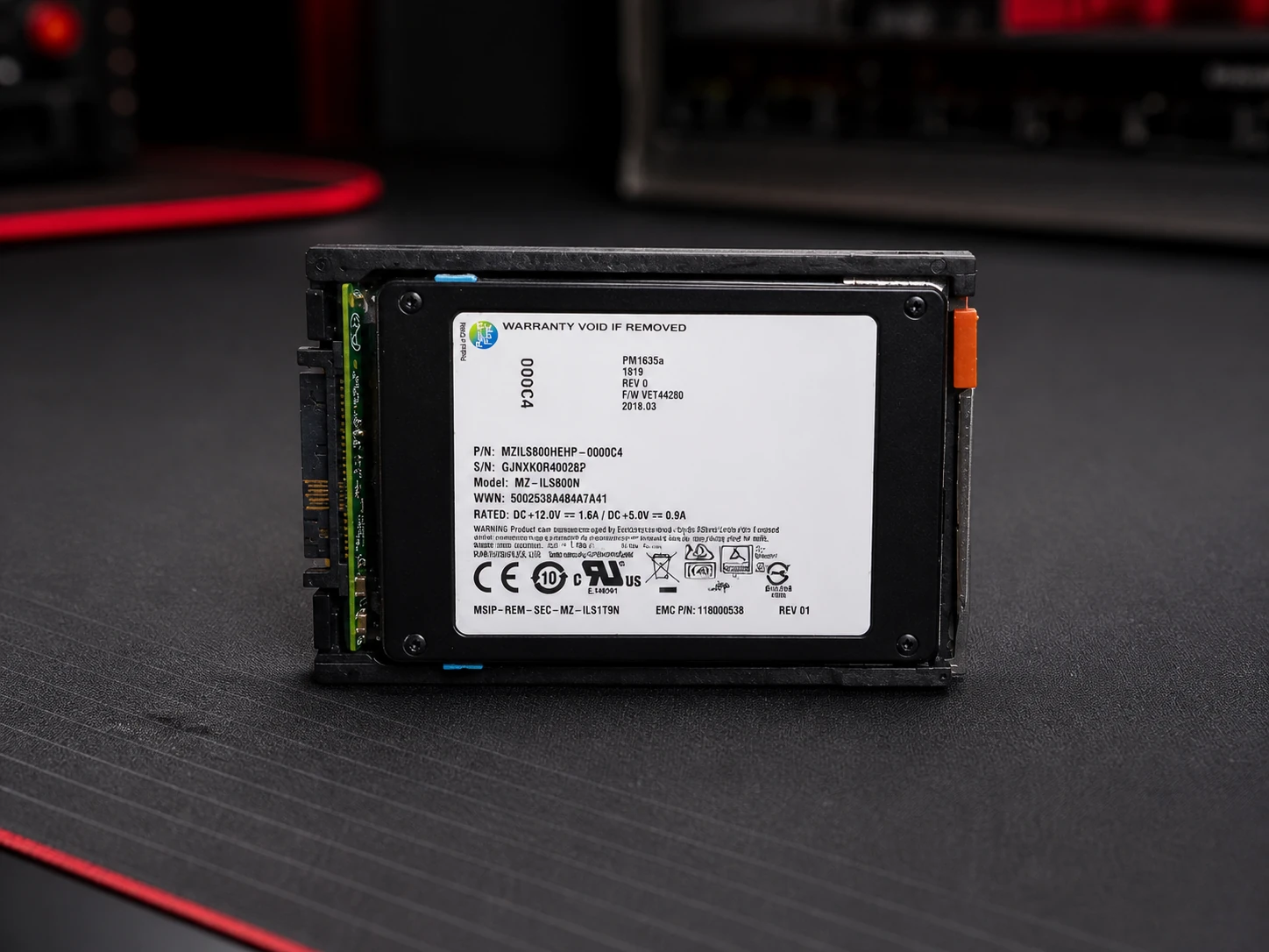 Lenovo 4XB7A93097 ThinkSystem 2.5" U.2 PM9D5a 800GB Mixed Use NVMe PCIe 5.0 x4 HS SSD — product illustration